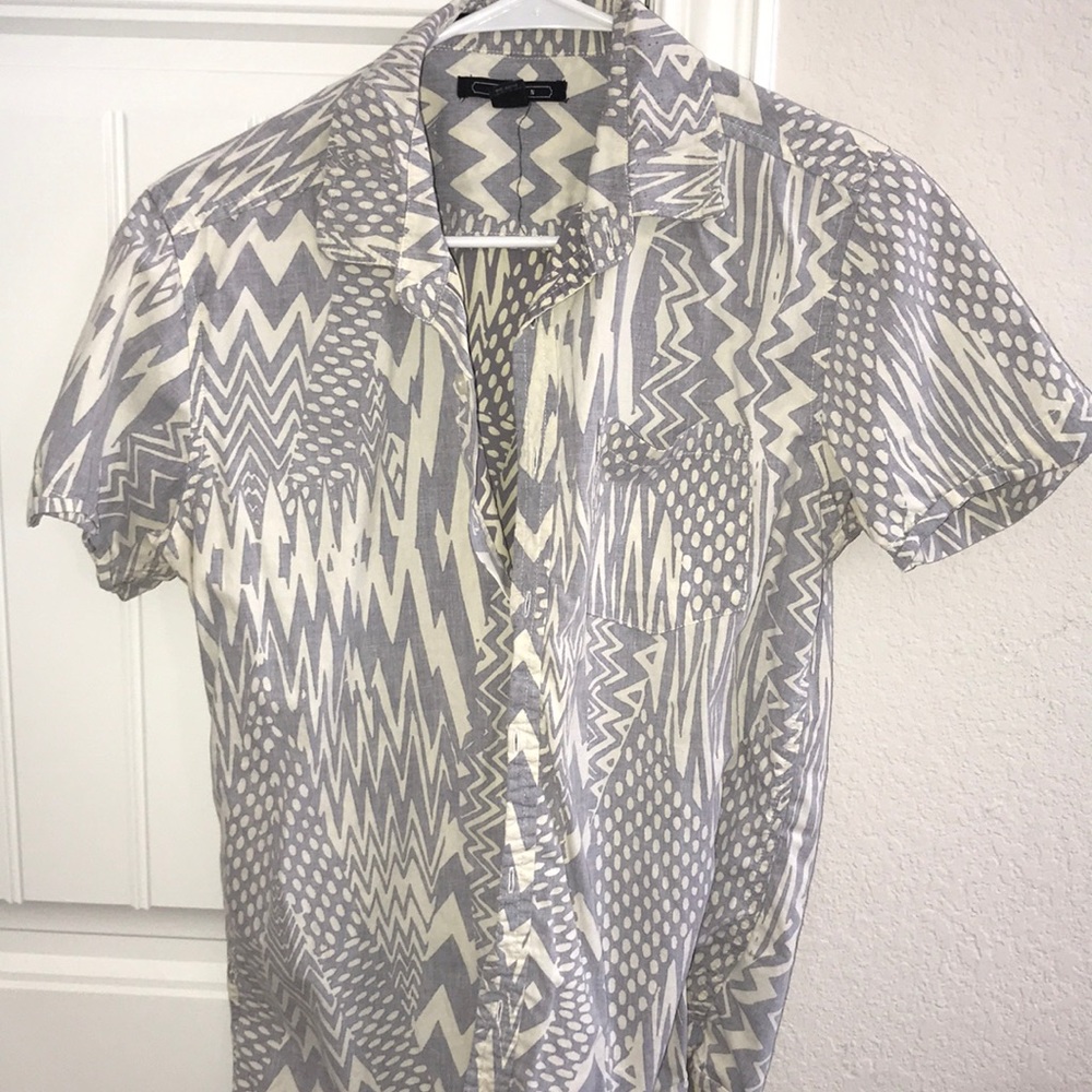 Cute geometric button down!